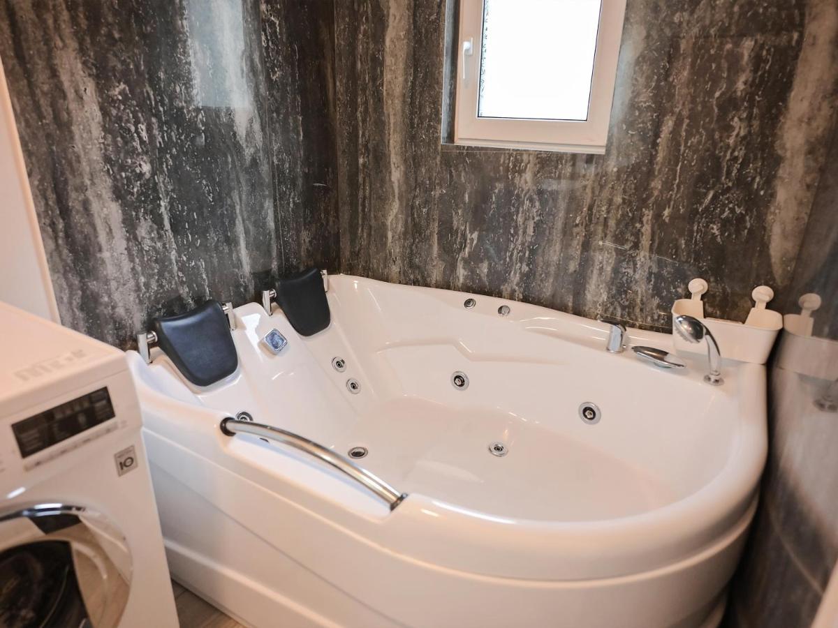Ase Premium House Villa Suceava Eksteriør bilde